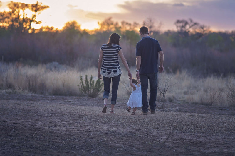 Don'ts of Family Portrait Poses