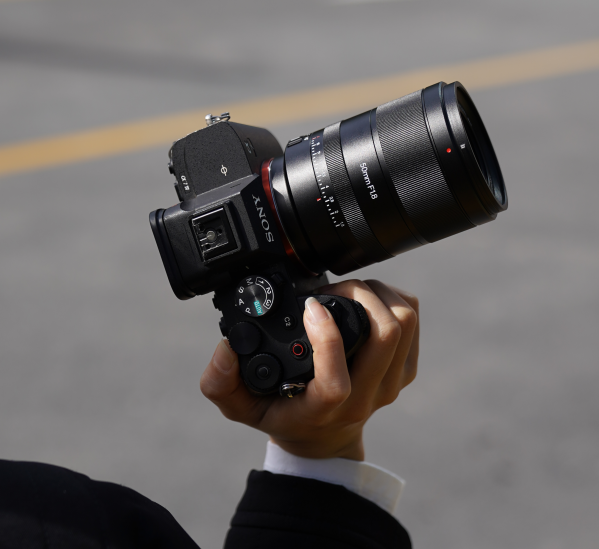7Artisans AF 50mm F1.8 STM Full Frame Lens for FE/L Mount Cameras